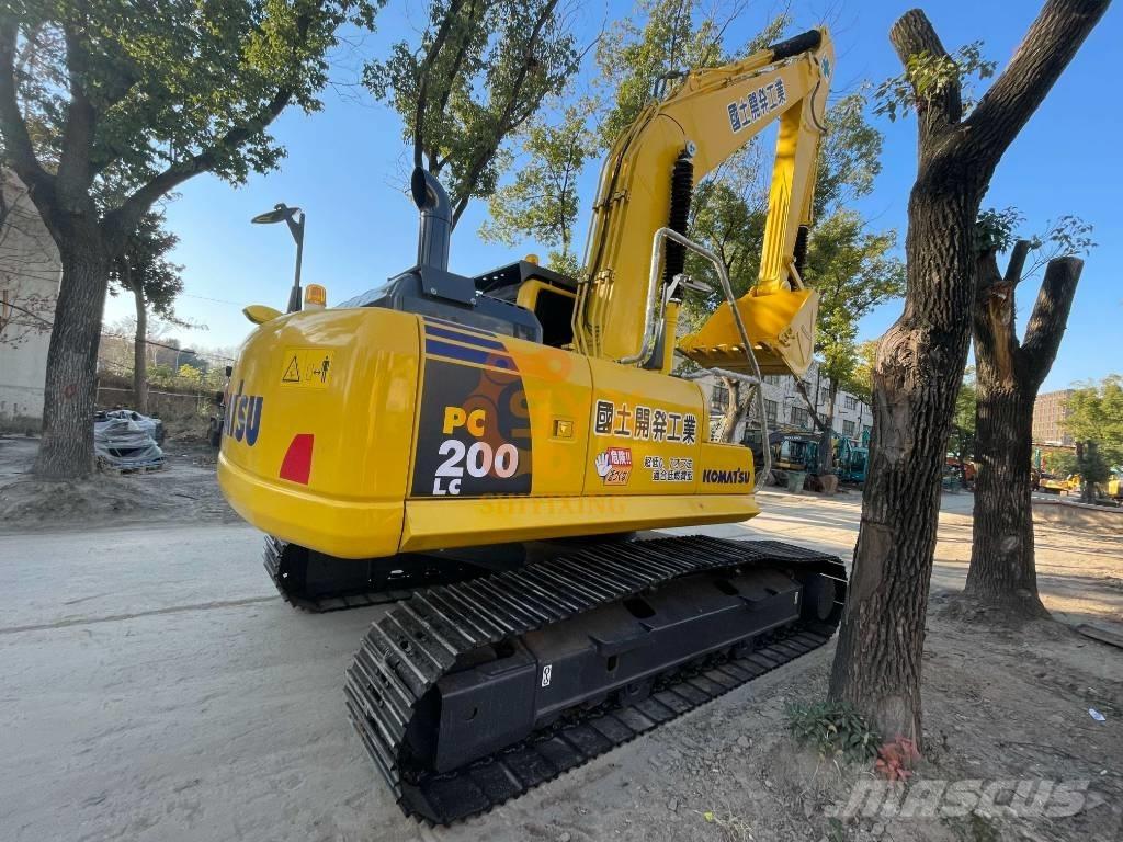 Komatsu PC 200-8 Pásová rýpadla