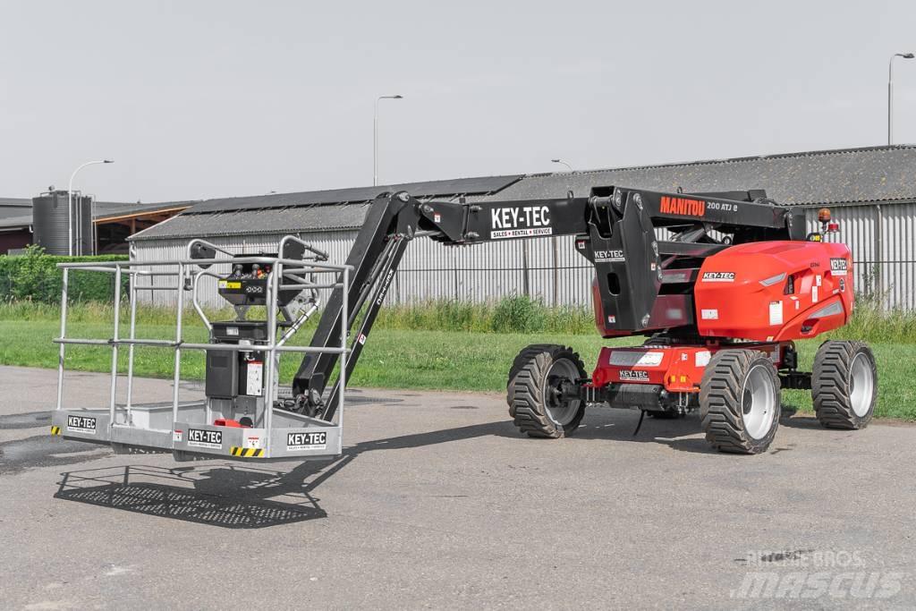 Manitou 200 ATJ e Kloubové plošiny