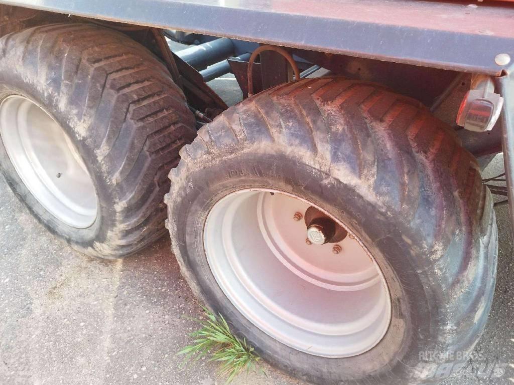 Kuhn VBP 2160 Lis na válcové balíky