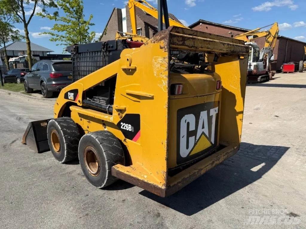 CAT 226B3 Turbo Smykem řízené nakladače