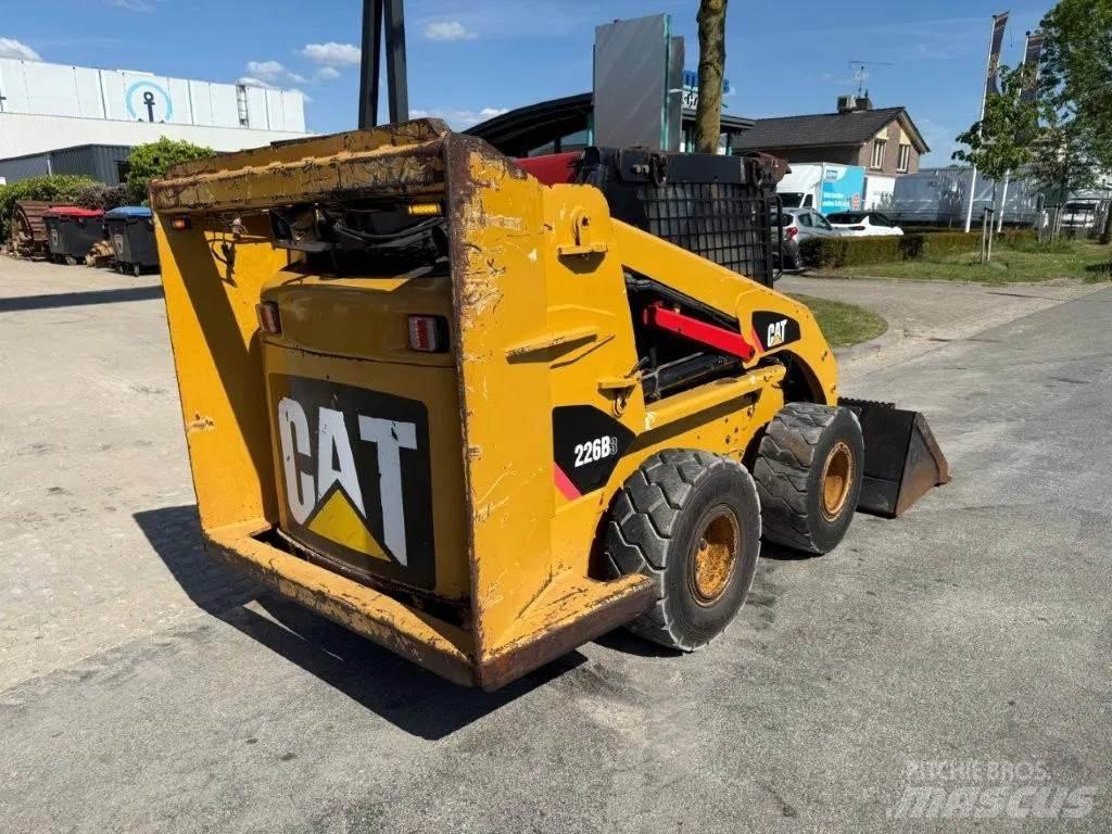 CAT 226B3 Turbo Smykem řízené nakladače