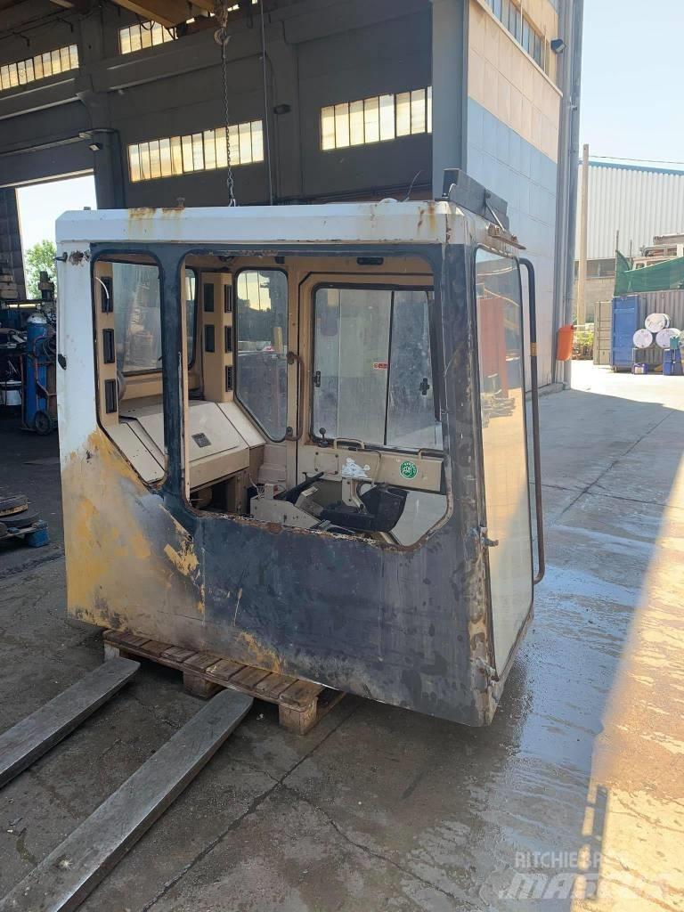 CAT 375 Kabiny a interiér