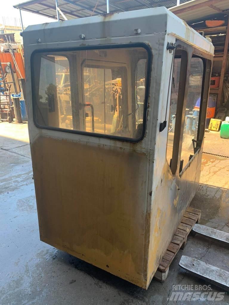 CAT 375 Kabiny a interiér