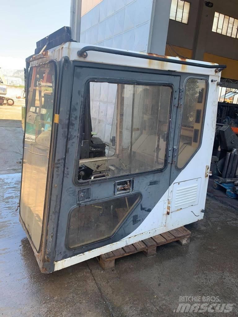 CAT 375 Kabiny a interiér