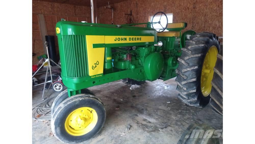 John Deere 620 Traktory