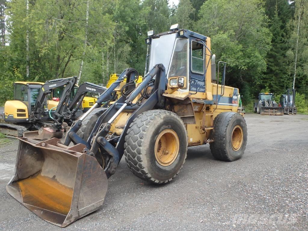 Komatsu WA 250-1 Kolové nakladače