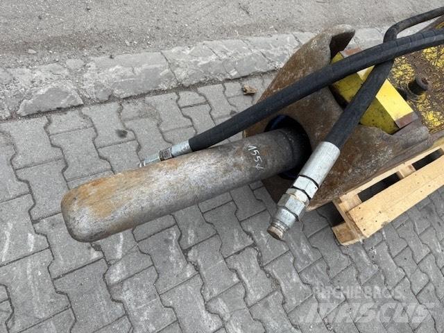 Soosan 121 Breaker Bourací kladiva / Sbíječky