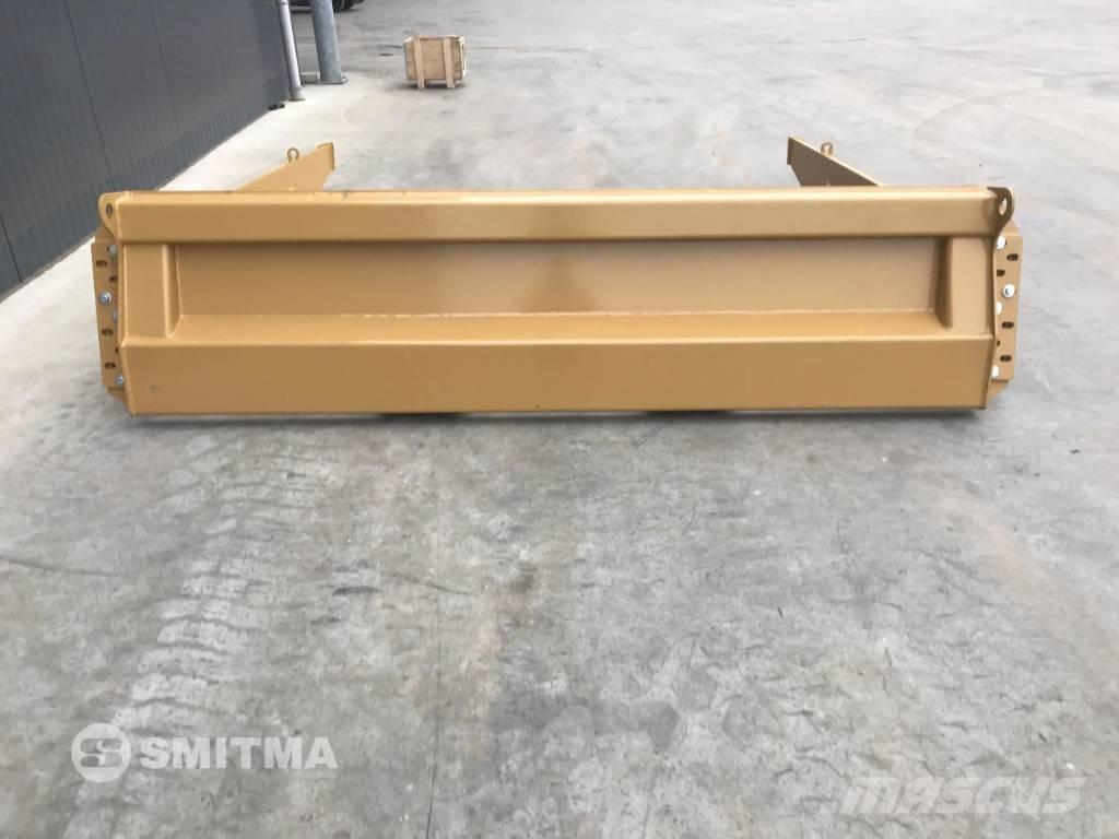 CAT 725C Zadní dveře