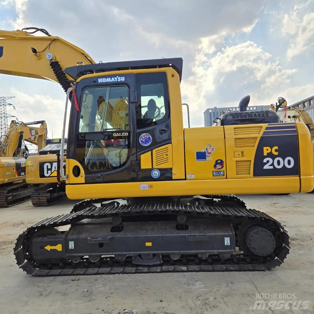 Komatsu PC 200-8 Pásová rýpadla