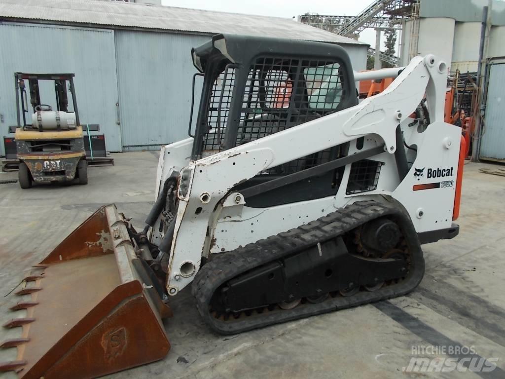 Bobcat T590 Smykem řízené nakladače