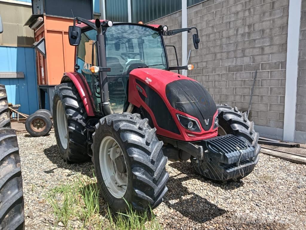 Valtra A 114 Traktory