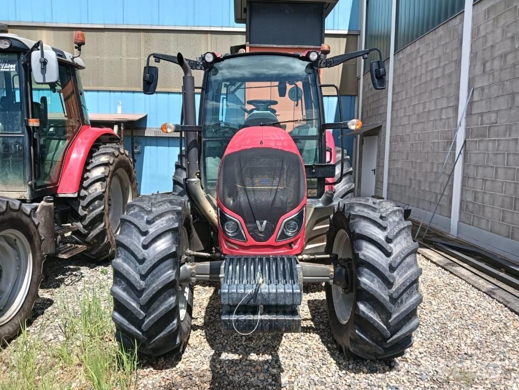Valtra A 114 Traktory