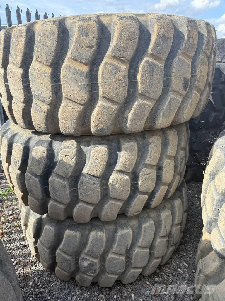 Bridgestone 23.5R25 Pneumatiky, kola a ráfky