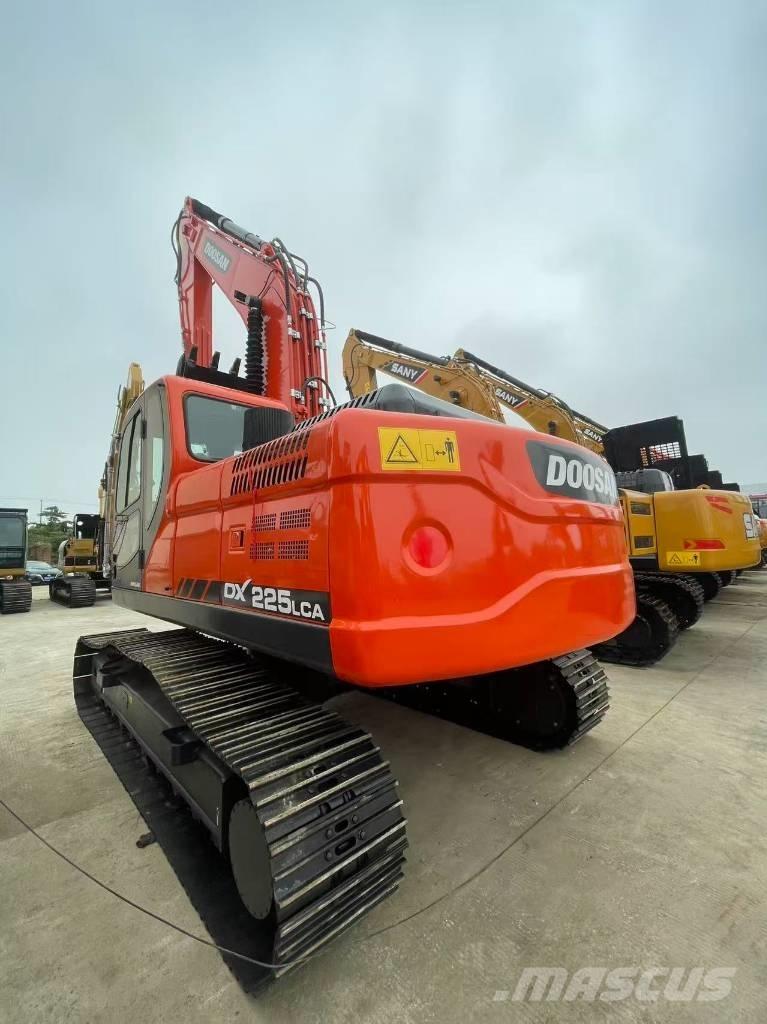 Doosan DX 225 LC Pásová rýpadla