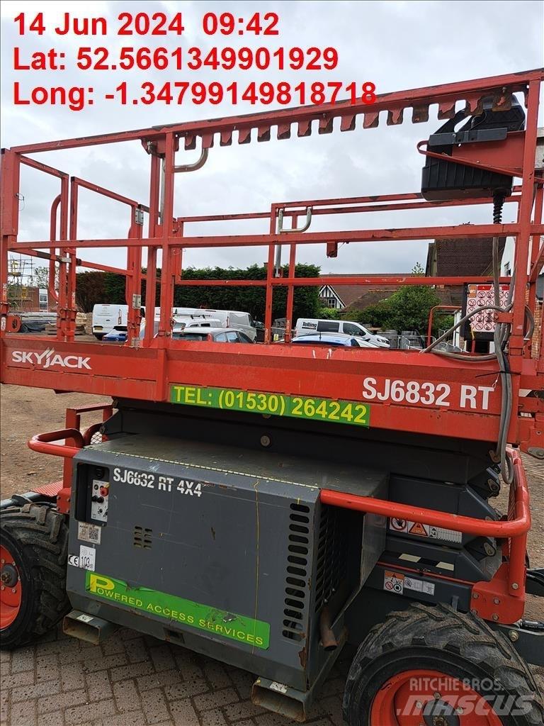 SkyJack SJ 6832 RT Nůžková zvedací plošina