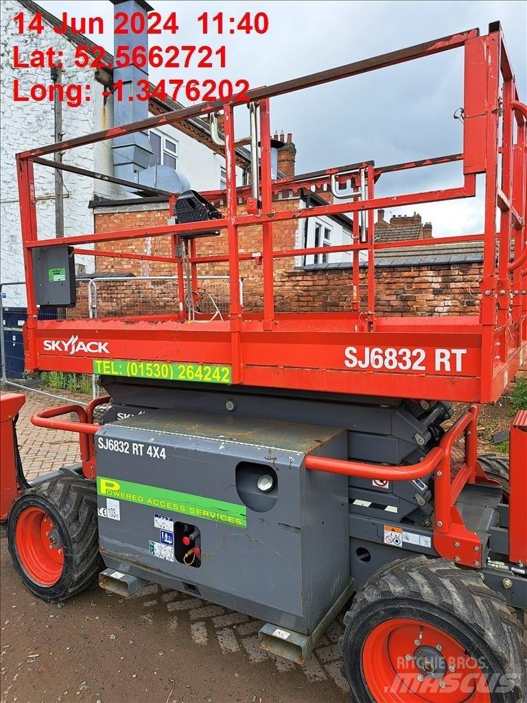 SkyJack SJ 6832 RT Nůžková zvedací plošina