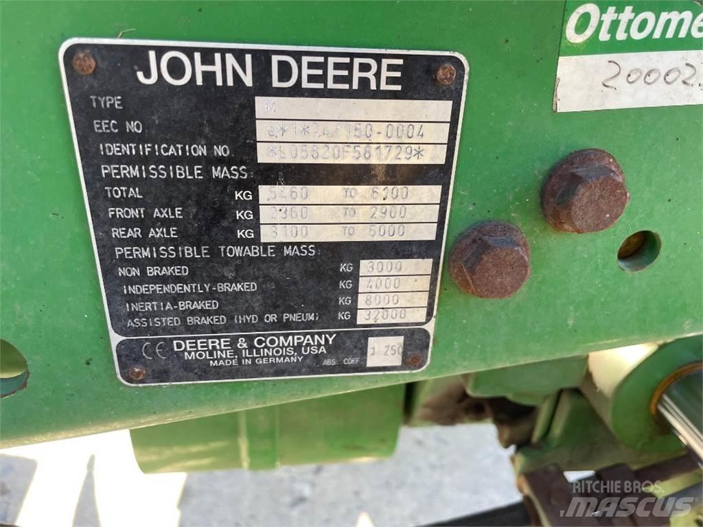John Deere 5820 Traktory