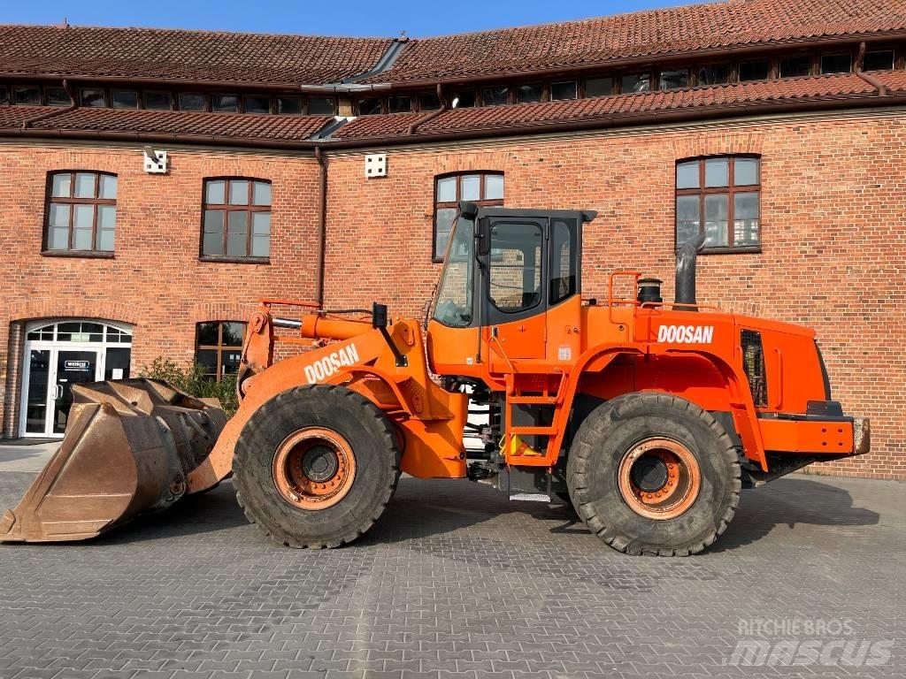 Doosan DL 300 Kolové nakladače