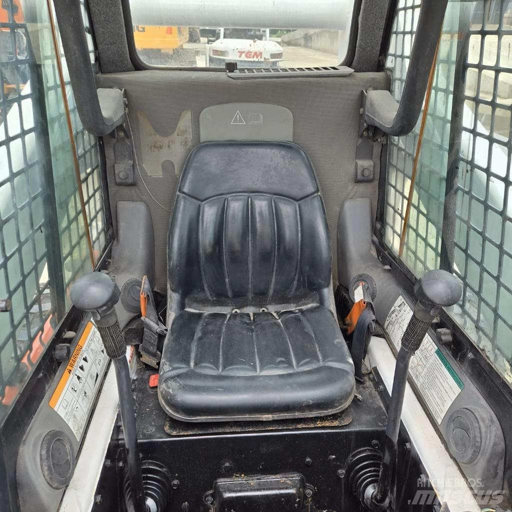 Bobcat S 300 Smykem řízené nakladače