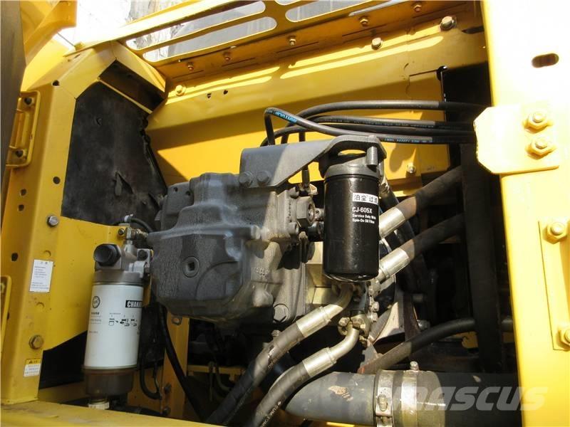 Komatsu PC 220 Pásová rýpadla