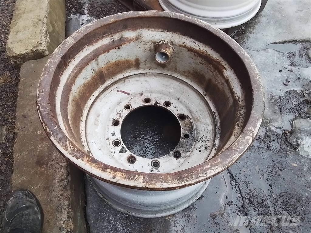 Valmet 890 20x26 Pneumatiky, kola a ráfky