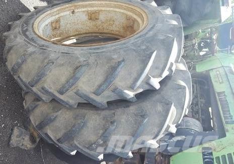  Pneus 12.4-28 Pneumatiky, kola a ráfky