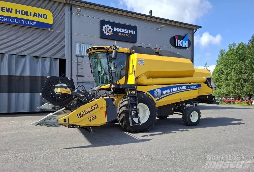 New Holland TC 5070 Sklízecí mlátičky