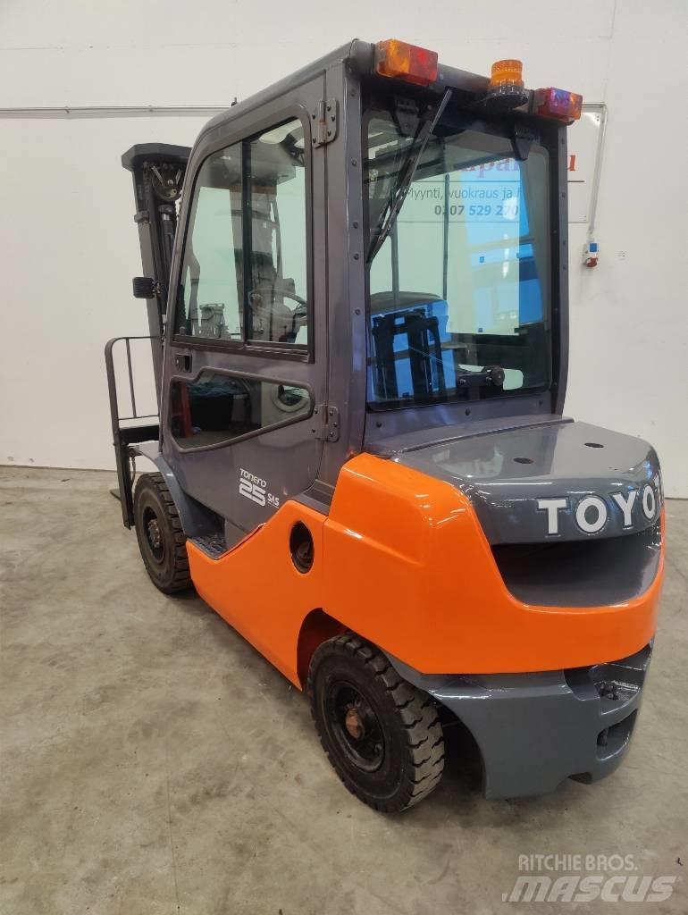 Toyota 02-8 FDF25 Dieselové vozíky
