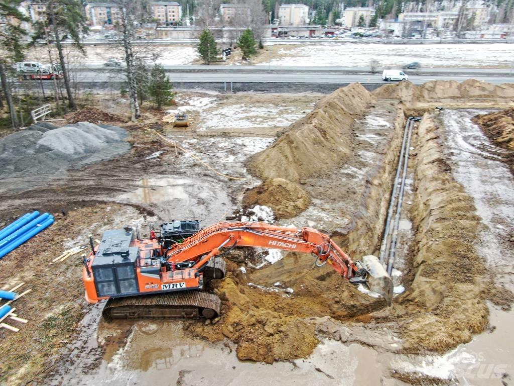 Hitachi ZX530LCH-7 Pásová rýpadla