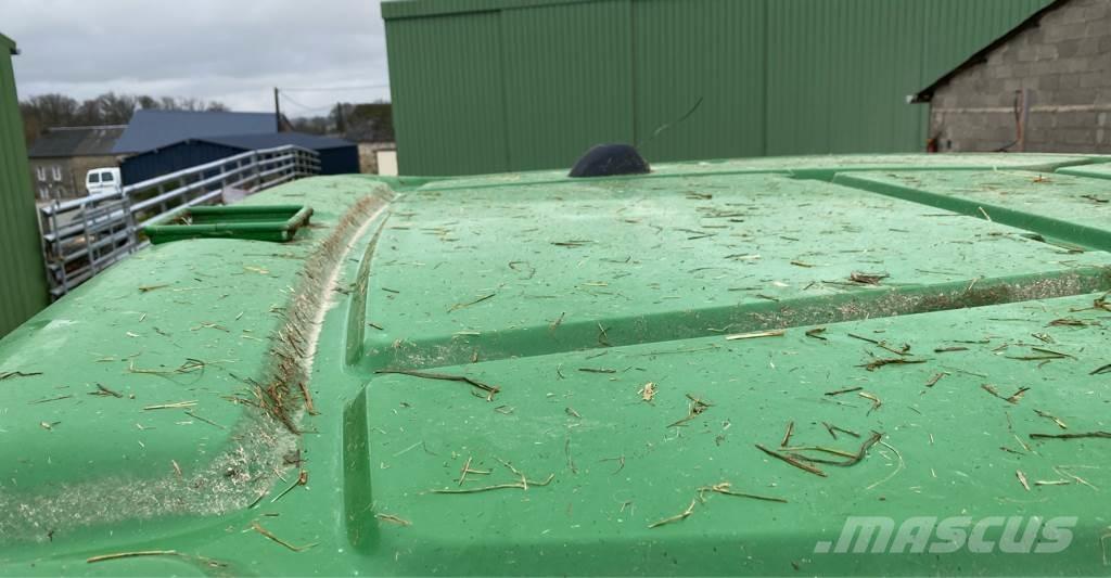 John Deere 6120R Traktory