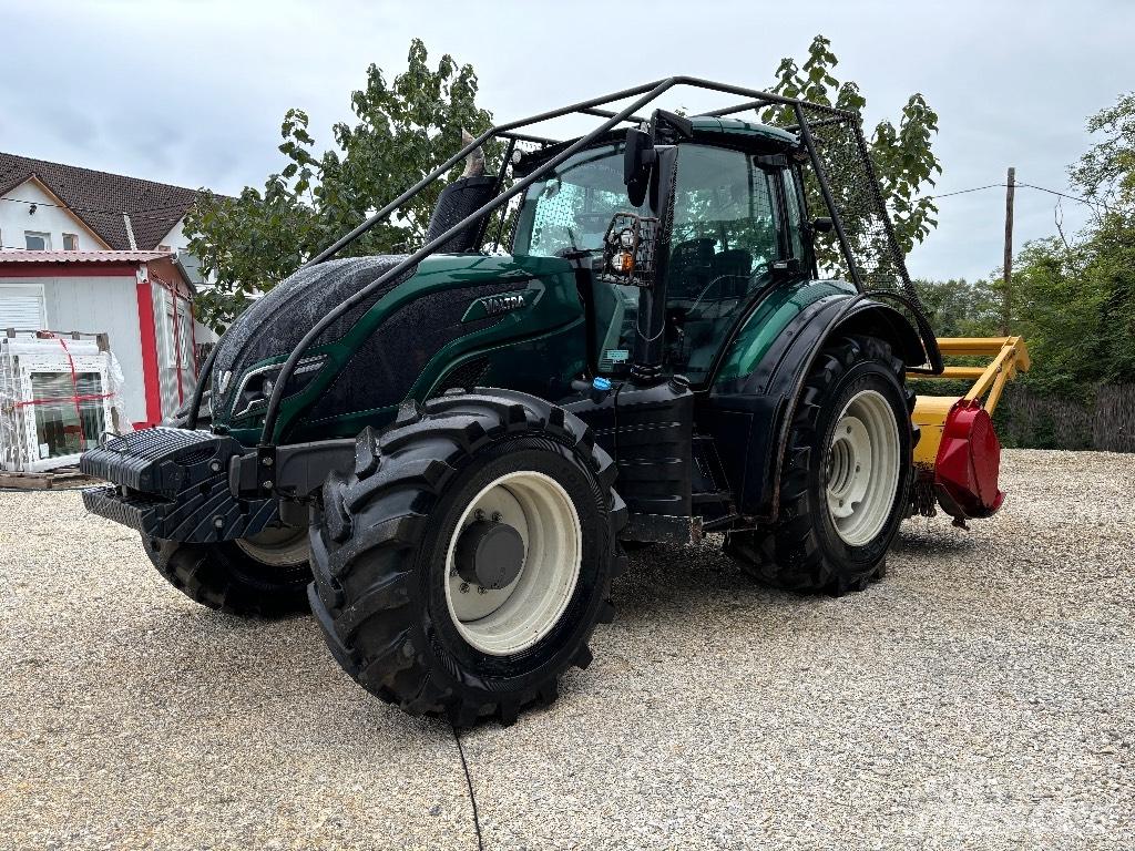 Valtra T 174 Traktory