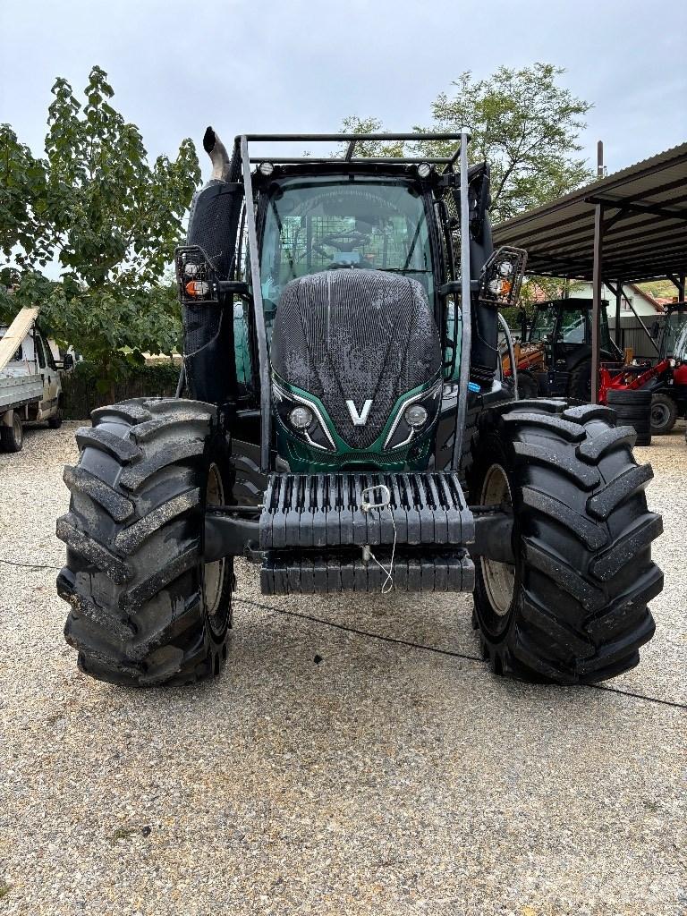 Valtra T 174 Traktory