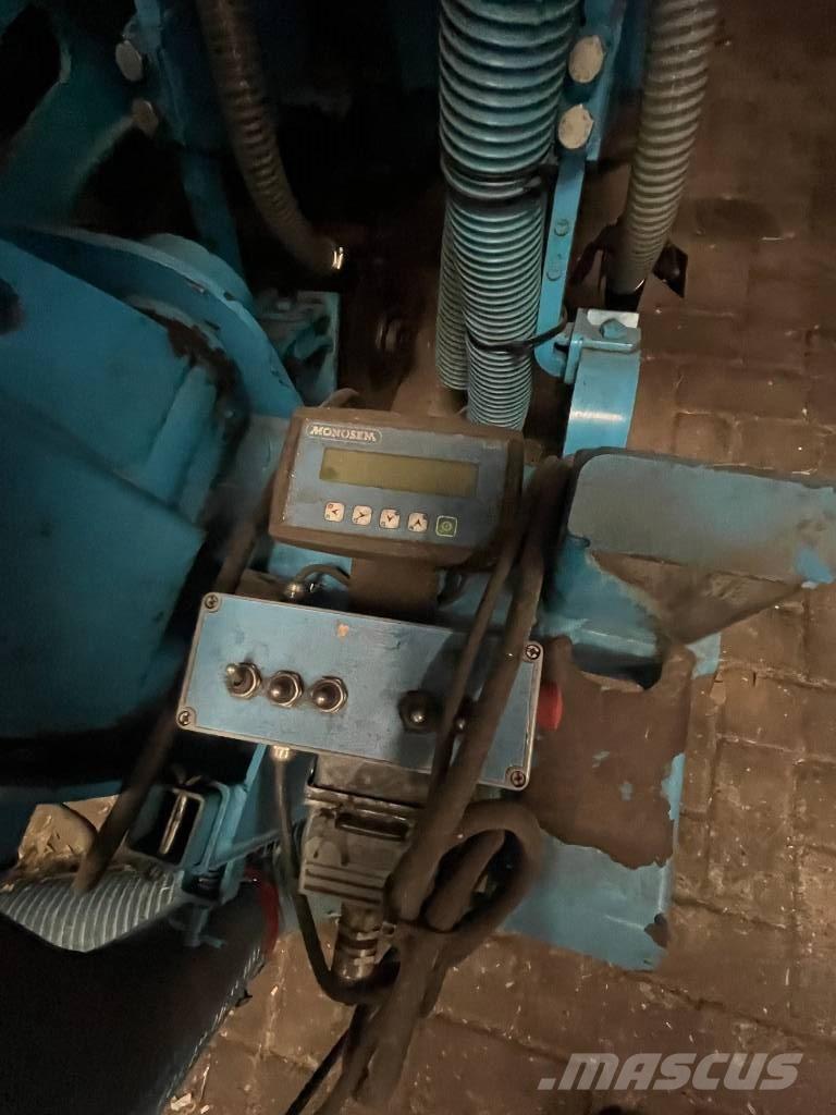 Monosem NG PLUS 12 Přesné secí stroje