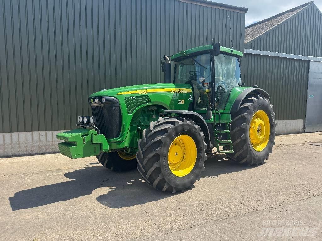 John Deere 8420 Traktory