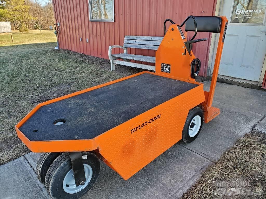 Taylor-Dunn SC100 Vlečné vozíky