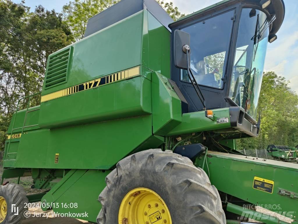 John Deere 1177 Sklízecí mlátičky
