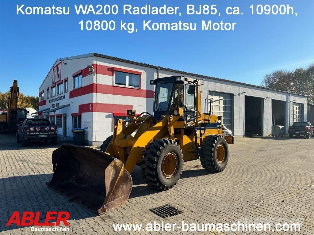 Komatsu WA200 Kolové nakladače