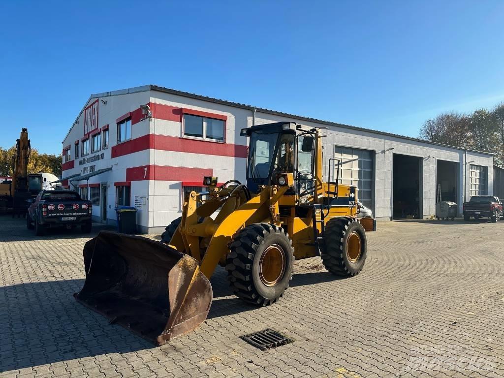 Komatsu WA200 Kolové nakladače