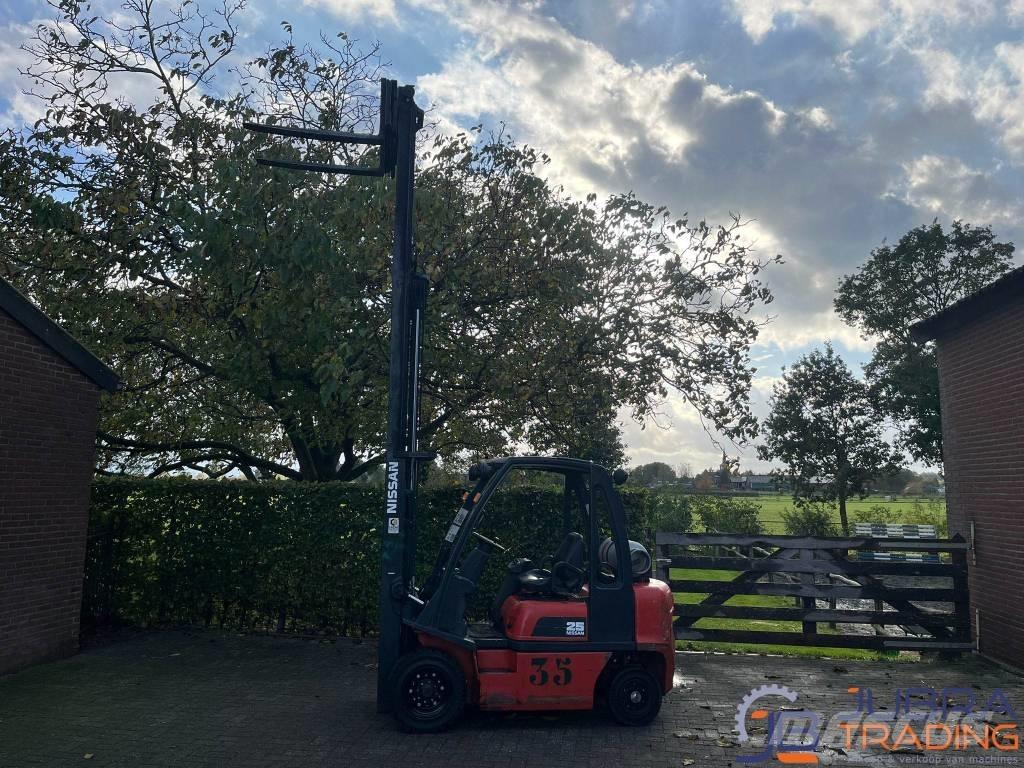 Nissan UD02A25PQ LPG vozíky