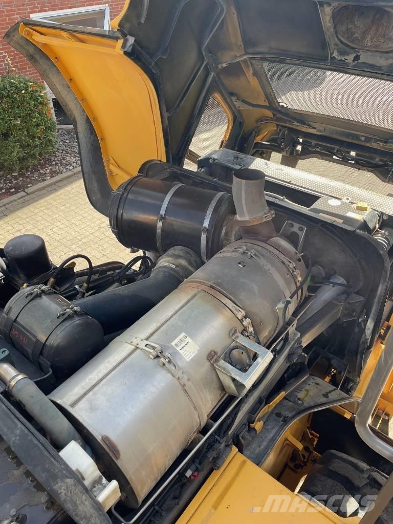 Volvo L220G Kolové nakladače