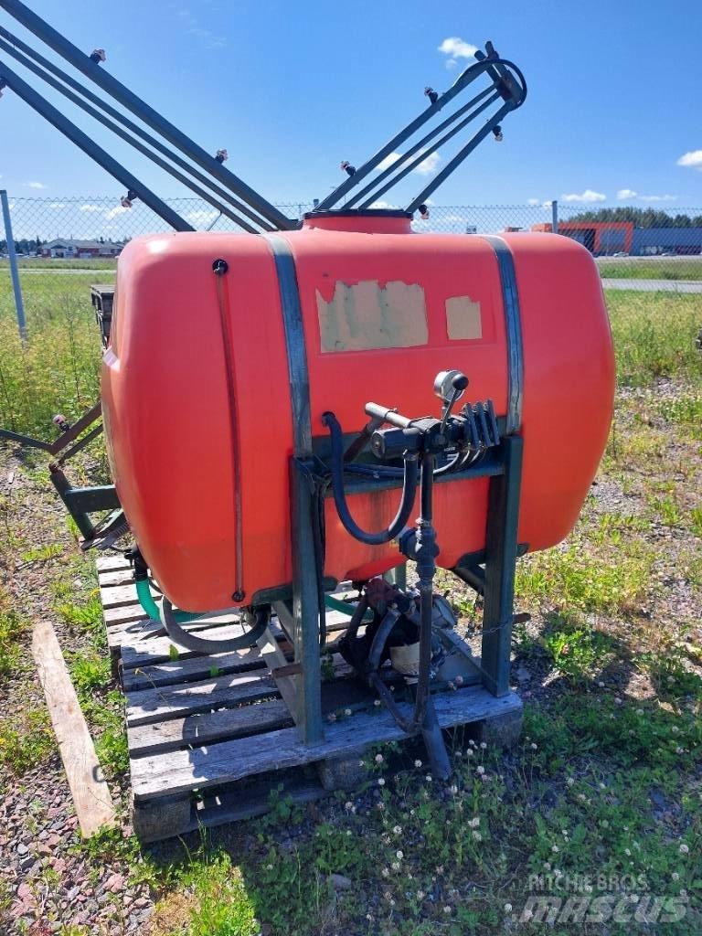 Eho 900l/12m Nesené postřikovače