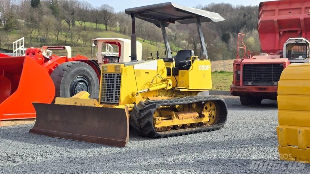 Komatsu D20P-7 Pásové dozery