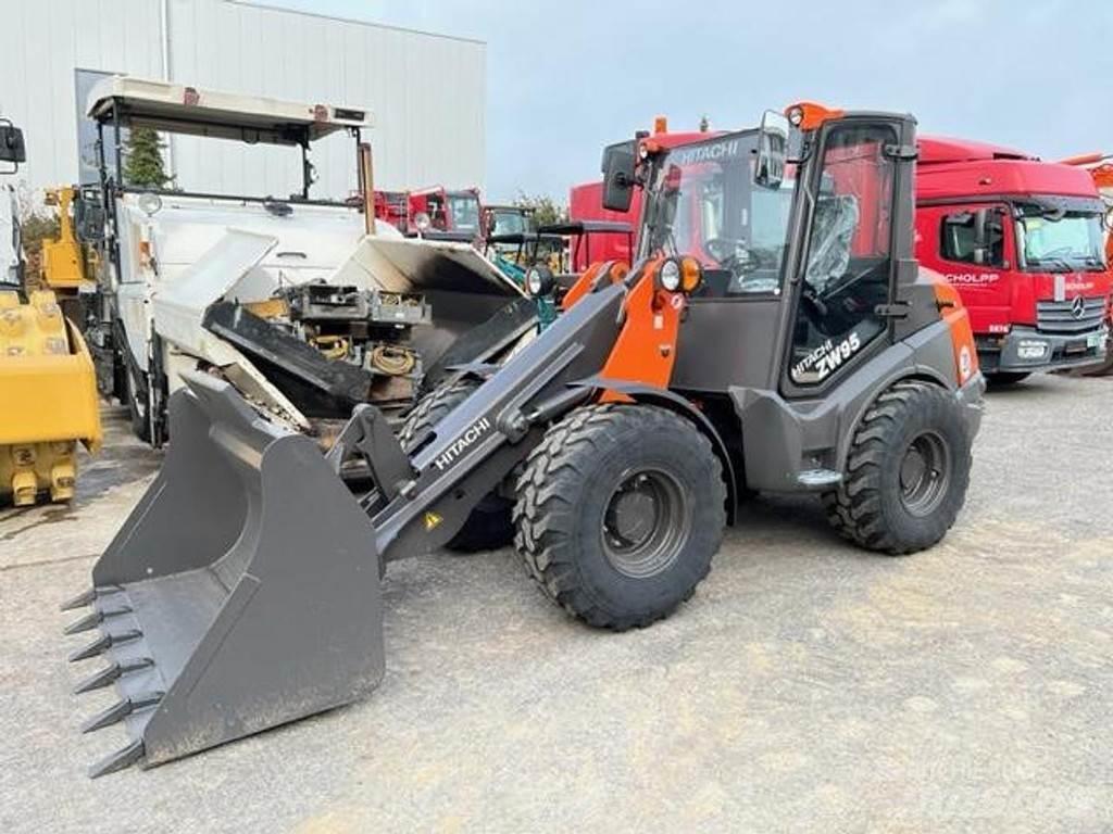 Hitachi ZW95-6C Kolové nakladače