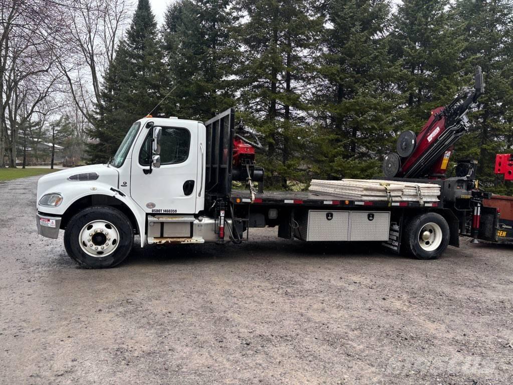 Freightliner M2-106 Pásové jeřáby