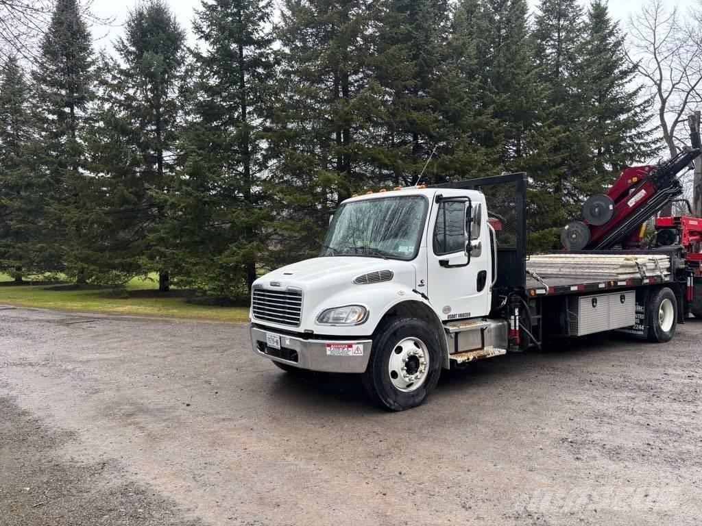 Freightliner M2-106 Pásové jeřáby