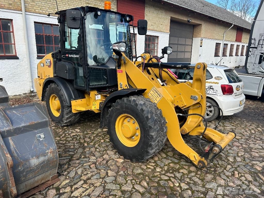 CAT 906 Kolové nakladače