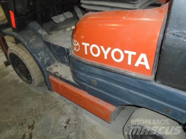 Toyota 52-6 FG U 30 Terénní vysokozdvižné vozíky