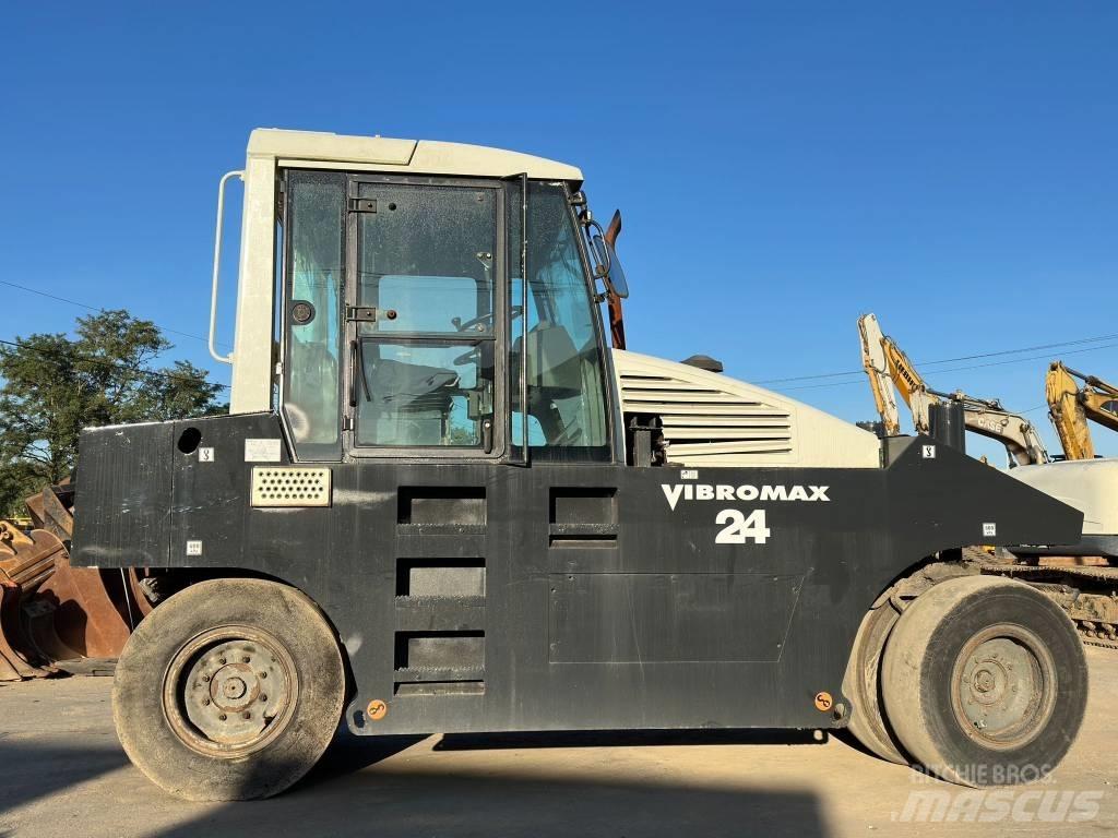 Vibromax W2400 Pneumatikové válce