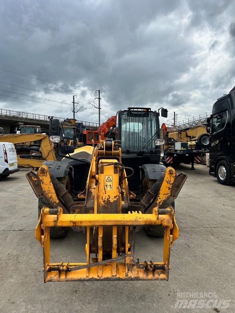 JCB 535-140 Teleskopické manipulátory