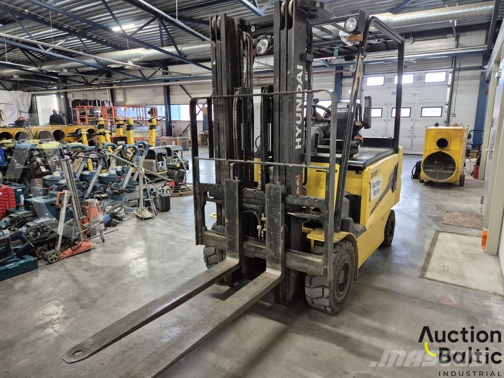 Hyundai 30B-9 Akumulátorové vozíky